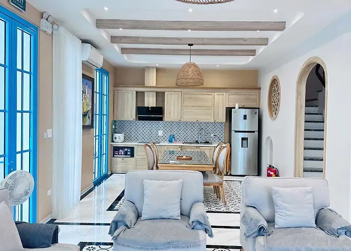 Villa Kay Chinh Chu Noi That Vip 6pn Sat Bien Hạ Long