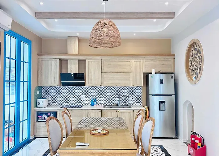 Villa Kay Chinh Chu Noi That Vip 6pn Sat Bien Hạ Long
